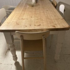 Drewniany stół rustykalny