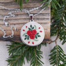 Haftowany medalion - czerwony