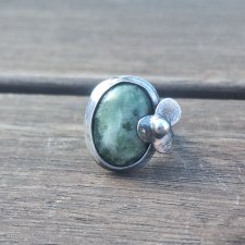 Jaspis z kwiatem - pierścionek regulowany