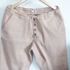 bawełniane spodnie, AJC