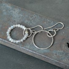 Asymetryczne kolczyki koła z labradorytem