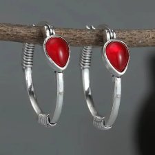 Kolczyki kółka z czerwonym oczkiem