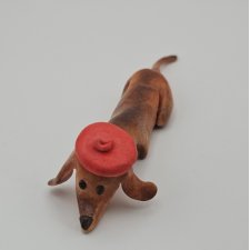 Jamnik w czerwonym berecie