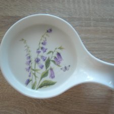 PORCELANOWA PODSTAWKA POD ŁYŻKĘ