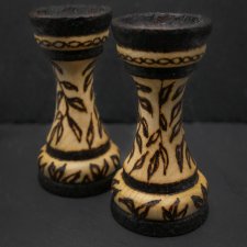 Dwa drewniane kieliszki na jajka "Liście" – ręcznie zdobione, wypalane w drewnie,unikatowe,prezent;pirografia,handmade,zestaw śniadaniowy