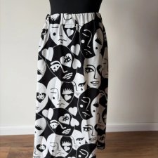 Spódnica midi w czarno białe twarze Monki S