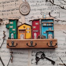 wieszak z kolorowymi domkami no 1