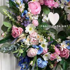 Romantyczny wianek na drzwi