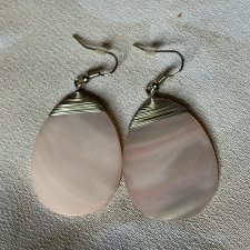 Duże efektowne kolczyki z tozową masą perłową