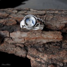 Pierścionek srebrny kot w krysztale