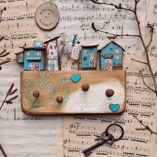 Rustykalny wieszak z niezapominajkami i praniem no 1