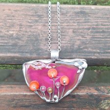 Róż włóż - wisiorek