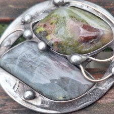 Koło znaczy obok - wisiorek