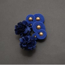 kobaltowe kolczyki sutasz z kwiatkiem