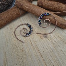 Kolczyki miedziane slimaki przekładane z Hematytami