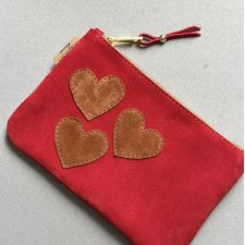 SKÓRZANA CZERWONA KOSMETYCZKA / SASZETKA Z SERCEM RĘCZNIE SZYTA /STYL VINTAGE / DOMILKOWY DOMEK