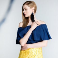 Kolczyk z piórami. Czarno-granatowy.