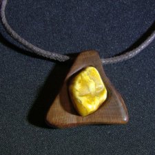 Zawieszka Wisior -  drewno / bursztyn