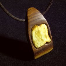 Zawieszka Wisior -  drewno / bursztyn