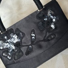 Wieczorowa nieduża torebka materiał i ozdobne cekiny