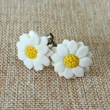 Romantyczne kolczyki stokrotki z modeliny