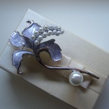 PIĘKNA EMALIOWANA BROSZKA KWIAT