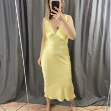 satynowa kanarkowa sukienka