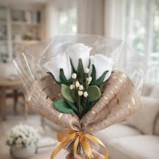 Bukiet szydełkowych białych róż – elegancki, trwały prezent handmade