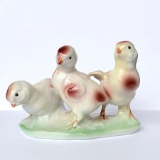 Porcelanowa figurka Pisklęta Curtea de Argeș Rumunia Vintage PRL