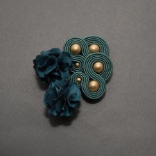 zielone kolczyki sutasz z kwiatkiem