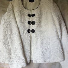 KRIS SWEDISH DESIGN niespotykany elegancki żakiet z ciekawym ozdobnym zapięciem BLACK & White