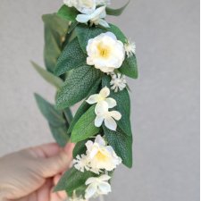 Szałwiowa cisza – wianek komunijny ślubny z białymi kwiatami