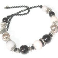 Efektowny naszyjnik korale duże kule