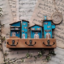 Wieszak z turkusowymi domkami no 1