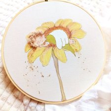 Aniołek na kwiatku na pamiątkę chrztu, narodzin