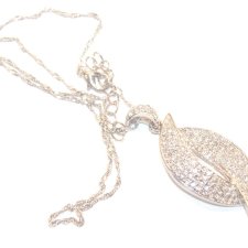 DELIKATNY Wisiorek srebrne półksiężyce dżety