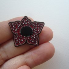 Pin przypinka broszka - Demogorgon z serialu "Stranger Things"