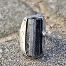 Turmalin jak węgiel - pierścionek regulowany