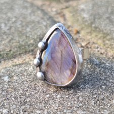 W fioletach - pierścionek regulowany