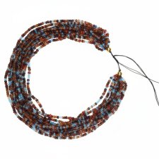 Ręcznie robiony naszyjnik wielorzędowy - Brąz i Błękit z makramowym zapięciem i złotymi detalami