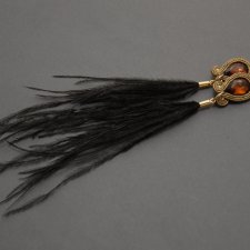 brązowo-czarne kolczyki sutasz z piórami