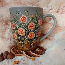 Kosz róż. Ręcznie malowany kubek 300 ml.