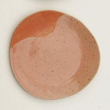 Różowy talerzyk ceramiczny