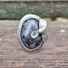 Larvikit - pierścionek regulowany