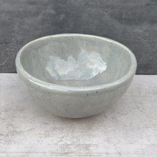 Ręcznie robiona umywalka ceramiczna nablatowa – szara, nakrapiana, minimalistyczna