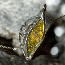 Naszyjnik witrażowy wisiorek na łańcuszku "Listek" Yellow Glass Pendant