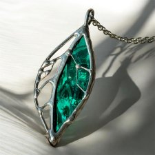 Naszyjnik witrażowy wisiorek na łańcuszku "Listek" Turkus.  Glass Pendant