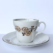 Filiżanka z podstawkiem Bogucice klasyka lat 60/70 motyw kwiatowy PRL