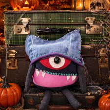 Creepy jednooki potworek z odzysku