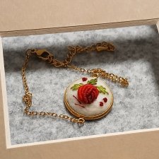 Ręcznie haftowana bransoletka  DLA LUKRECJI